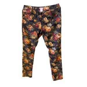 Xhilaration Dark Floral Pocketed Straight Legged Stretch Jeans Size 3